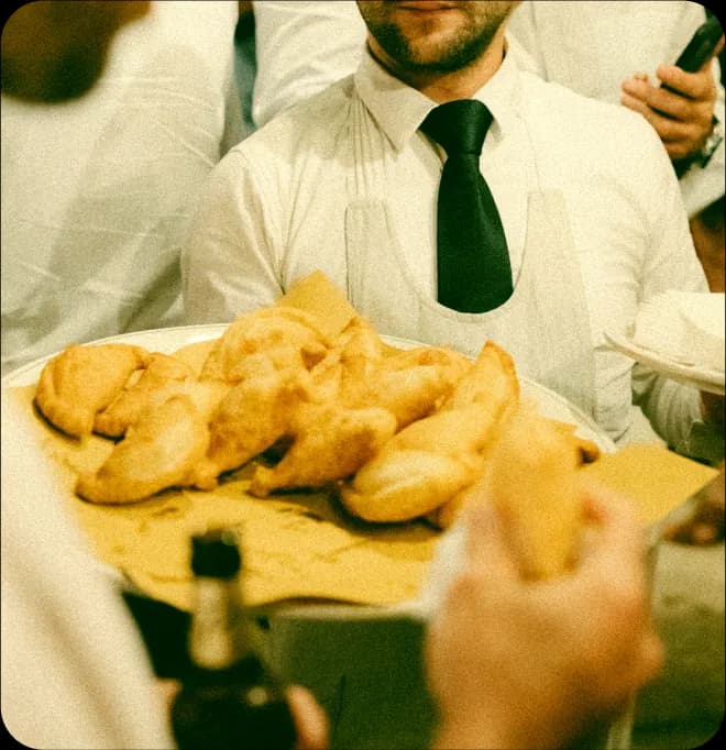 Vassoio di panzerotti fritti
