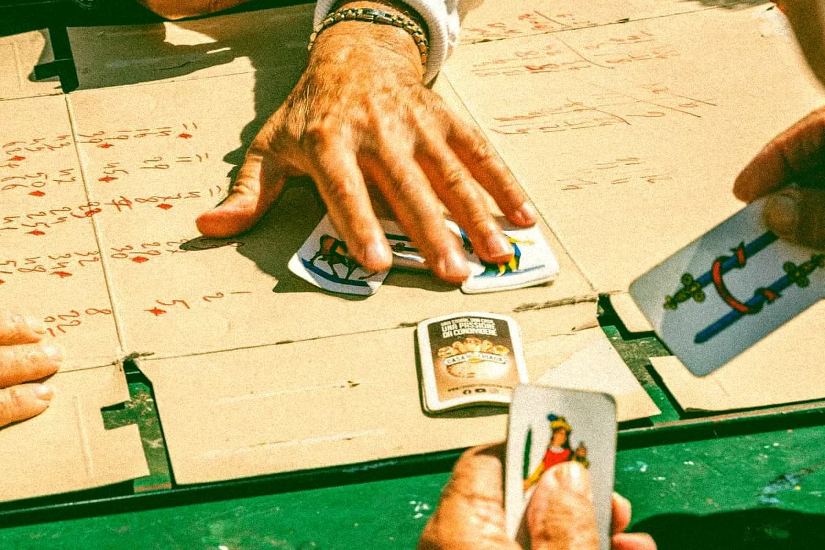 Partita a carte sul tavolo